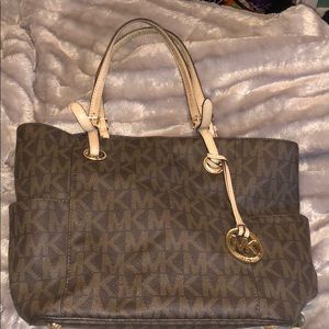 Michael Kors Signature JetSet Mk Tote